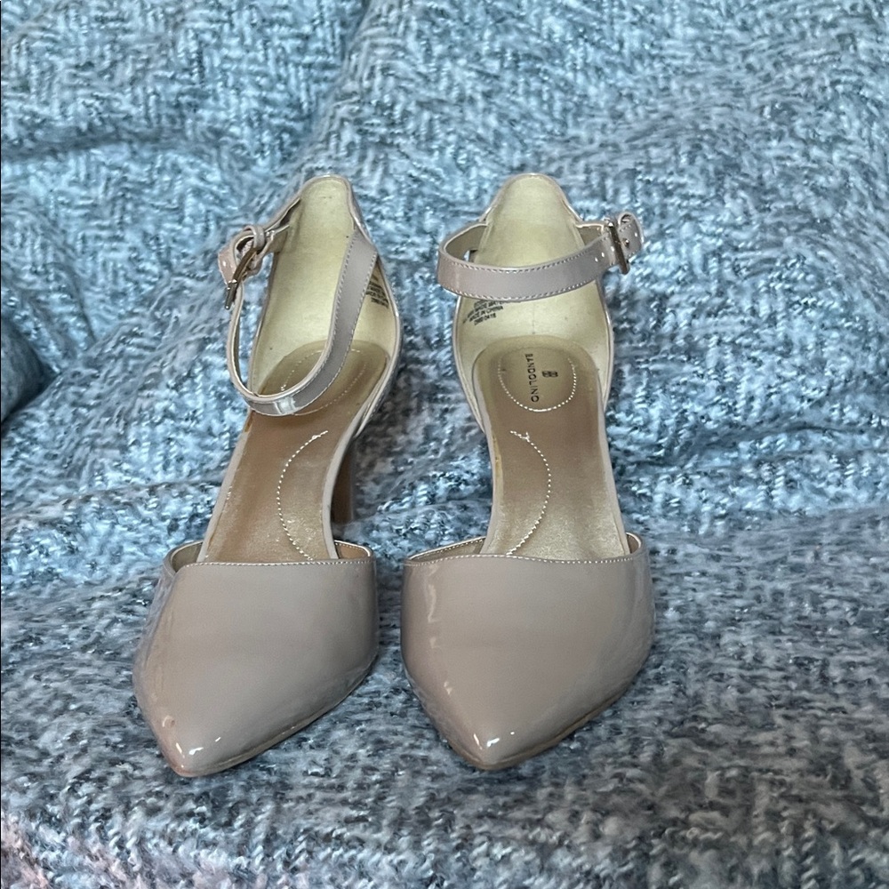 9 1/2 pump
Ankle strap.